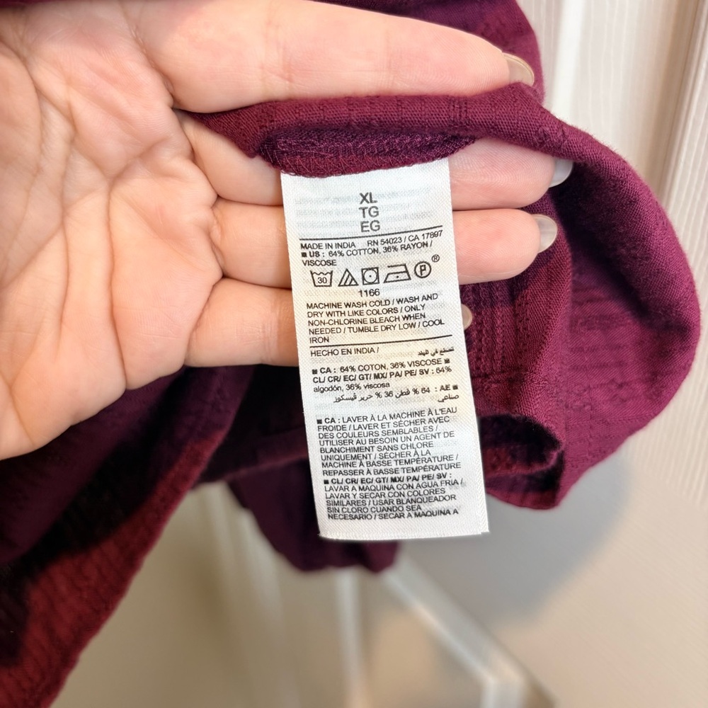 OLD NAVY Textured Dobby Top in Dark Mauve - Picture 7 of 9